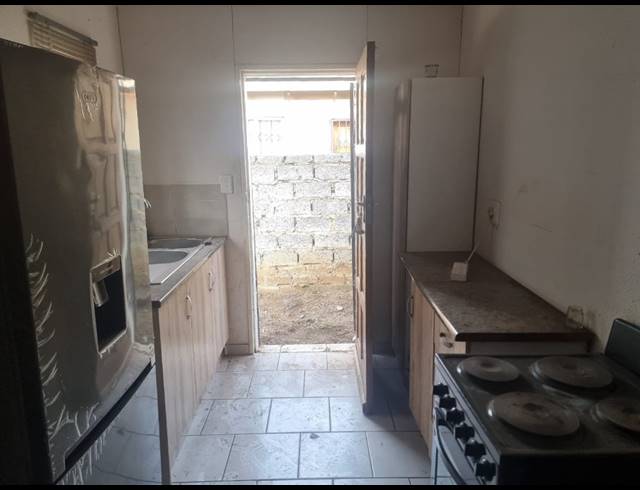 3 BEDROOM HOUSE FOR SALE IN STRETFORD